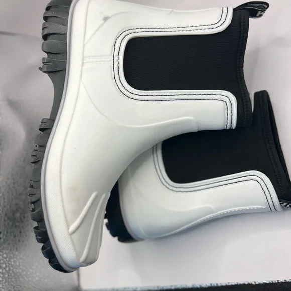 Michael Kors White and Black Boots NWOB - Picture 5 of 8